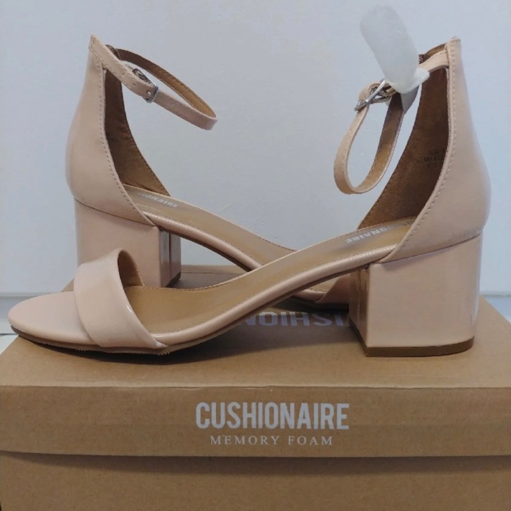 New In box Cushionaire nude heels size 8.5